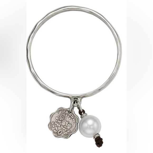 Uno De 50 Bangle Charm Pearl and Coin Bracelet - Picture 1 of 5